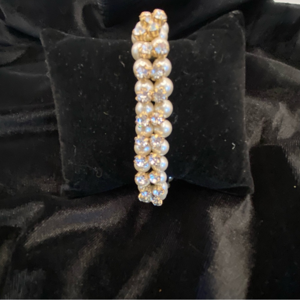 J. Crew Elegant Pearl and Crystal Stretch Bracelet - Gold Tone